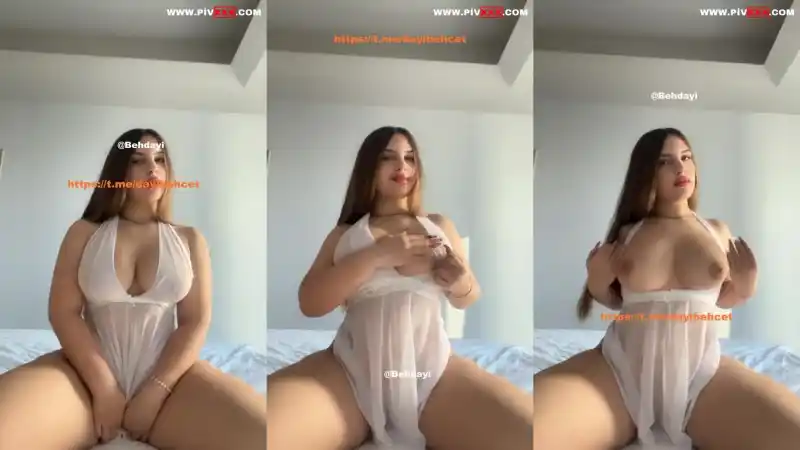Tusem tango yatakta memelerini açıp okşuyor - türbanlı (HD)