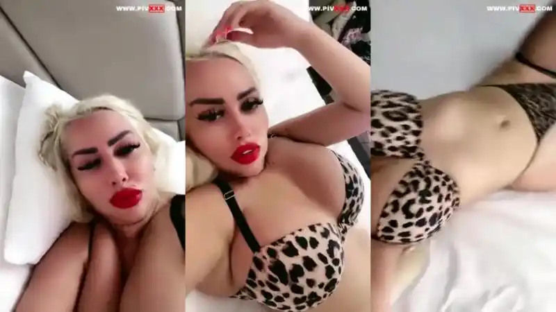 Ilçin karagöz canlıda memelerini çıkarıp amını parmaklıyor - Sansürsüz porno türbanlı türk