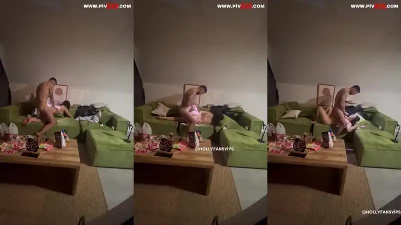 türk türbanlı porno: Tango doa kanepede adamla sikişirken yanındaki yatıyor 