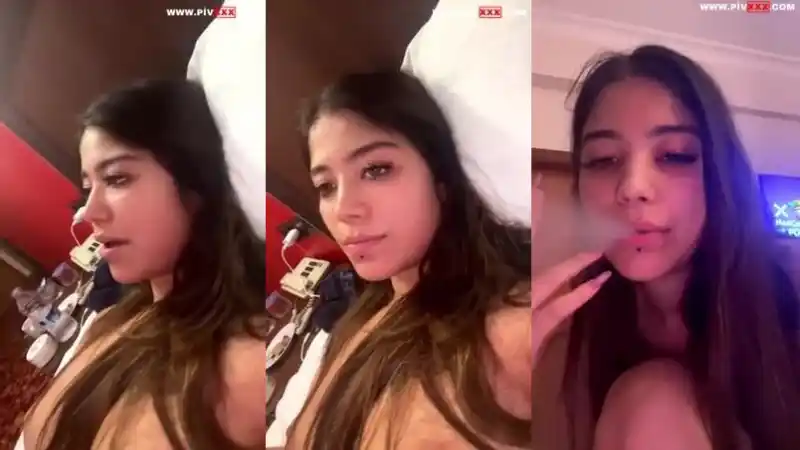 Yıldız demir yatakta çıplak su içip amını açıyor - Sansürsüz türbanlı sikiş