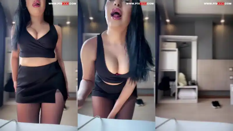 Jülideafra mini eteğiyle göğüslerini sergiliyor - türbanlı sex twitter (Türkçe Altyazılı)