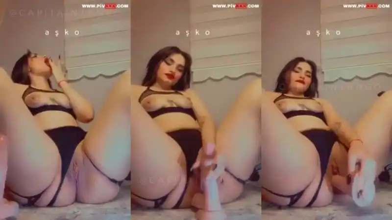 türbanlı sikiş: Ayda tangoda amını açıp dildo sokuyor 