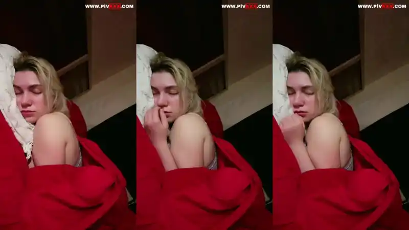 porno türbanlı: Study uyurken amını açıyor ve inliyor 