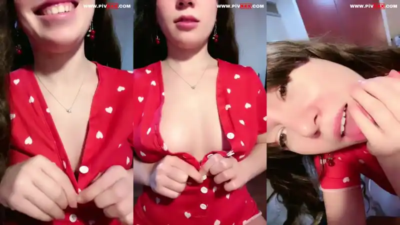 porno türbanlı: Study türk kızı kırmızı elbisesini açıp memelerini gösteriyor 