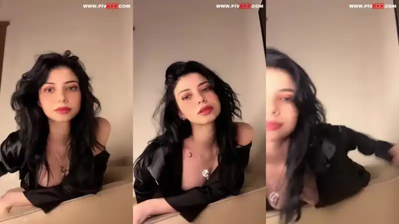 Nehir tangoda dekoltesini açıp poz veriyor - HD türbanlı pornosu