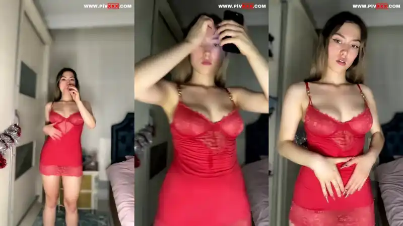 Yağmur azad kırmızı tangasıyla webcamde amını parmaklıyor - Sansürsüz porno türbanlı türk
