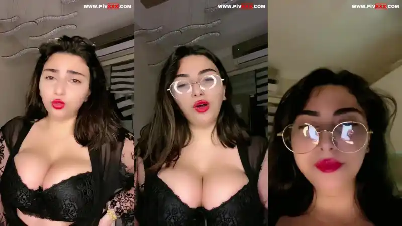 Vera tangoda gözlükle sigara içip memelerini sergiliyor - porno izle (Sansürsüz)