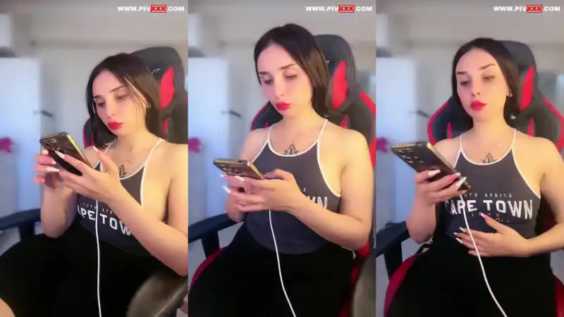 türk porno türbanlı: Rahibe tango telefonla oynayıp boynunu okşuyor 