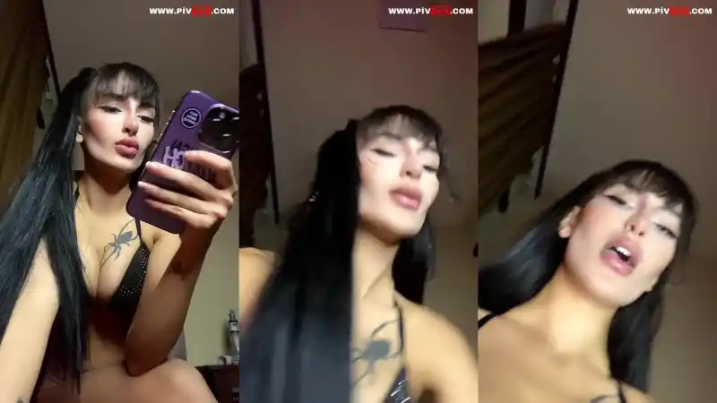 türbanlı pornoları: Pinky tango tangoda memelerini gösterip dil çıkarıyor 