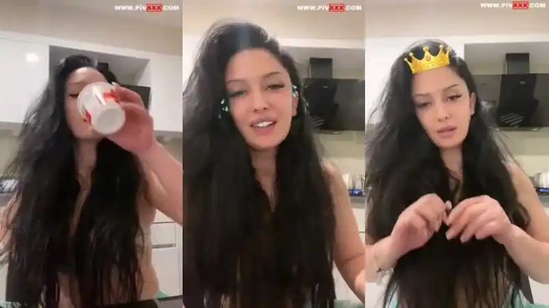porno türbanlı türk: Zemheri tango canlıda saçını savurup memelerini gösteriyor 