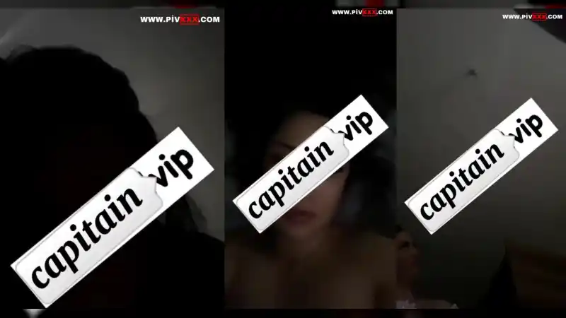 türbanlı porno izle: Zemheri tango yatakta memelerini açıp amını parmaklıyor 