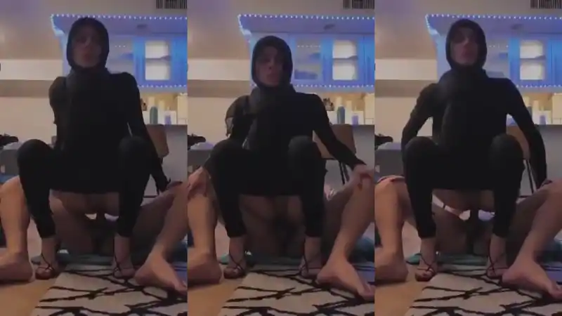 türbanlı ifşa twitter: Türbanlı genç kız yarrak üstünde squat yapıyor 